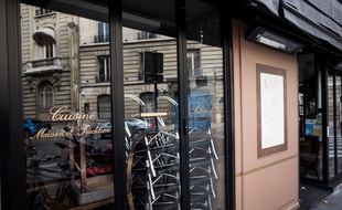 Un restaurant fermé en raison du confinement, à Paris le 4 novembre 2020.