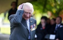 Charles III interpellé sur son frère le prince Andrew et l’affaire Epstein