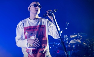 Le chanteur de Linkin Park, Chester Bennington, ici lors d'un concert, le 4 juillet 2017 à Londres, est décédé le 20 juillet 2017, selon TMZ.