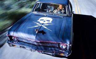 Kurt Russel dans «Boulevard de la mort» de Quentin Tarantino. Il incarne Mike, cascadeur balafré et inquiétant, sur les traces des night-clubbeuses de la ville...