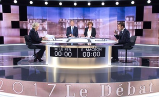 Marine Le Pen et Emmanuel Macron avant le débat, le 3 mai 2017.