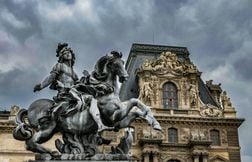 Un gardien du musée du Louvre raconte le spectaculaire cambriolage