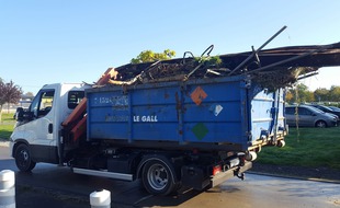 Interpellé au nord de Nantes, le camion était excessivement chargé.