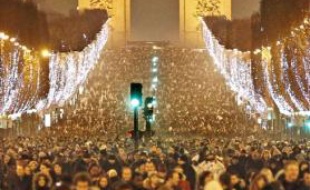 L'avenue des Champs-Elysées, avec les illuminations d'hiver.