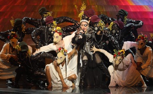 Madonna lors de sa performance à L'Eurovision, le 18 mai 2019.