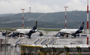 Des avions à l'aéroport d'Athènes.