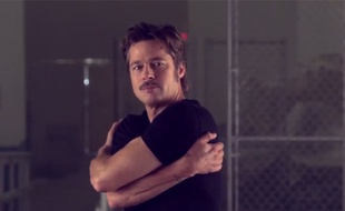 Brad Pitt dans un sketch du Tonight Show avec Jimmy Fallon.