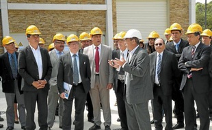 De gauche à droite au premier plan : Jean-Pierre Moure, président de Montpellier Agglomération, Jean-Marc Azaulet, président du Syndicat du Bas Languedoc et Jacques Berge, ingénieur des eaux.