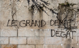 Une pensée politique résumée en trois mots.