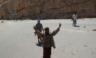 Loder est située à 150 km au nord-est de la ville de Zinjibar, chef-lieu de la province d'Abyane, contrôlée depuis près d'un an par les "Partisans de la Charia", un groupe affilié à Al-Qaïda dans la Péninsule arabique (Aqpa).