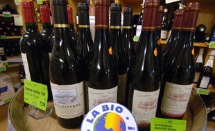 Des vins biologiques vendus dans une coopérative.