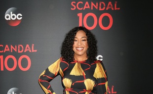 La productrice Shonda Rhimes à la 100e de la série Scandal