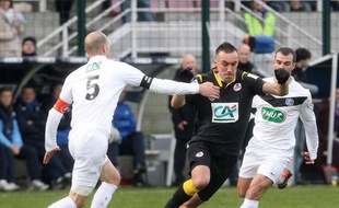 Lille (L1) s'est fait peur avant de s'imposer en prolongation (1-0) contre Compiègne (CFA), échappant au sort d'Ajaccio (L1) éliminé par Bourg-Péronnas (CFA, 3-2 après prolongation), samedi en 16e de finale d'une Coupe de France où il n'y a plus que 12 clubs de L1 en lice.