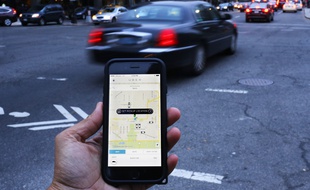 L'application Uber est la cible de nombreuses polémiques.