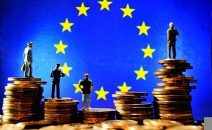 La croissance mondiale devrait être moins forte que prévu en 2013, freinée par les nouvelles "faiblesses" d'une zone euro qui se dirige vers une deuxième année consécutive de récession, a estimé le Fonds monétaire international (FMI) mercredi.