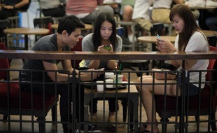 Les ventes d'ordinateurs ont chuté de 10% en 2013 en Asie sous l'effet de la concurrence des smartphones et tablettes, selon les données d'un cabinet d'étude publiées mardi.