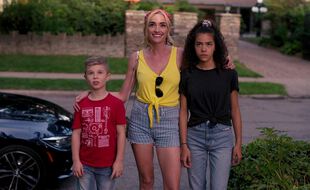 Austin, Georgia et Ginny Miller. Episode 1 de la saison 1 de « Ginny & Georgia »