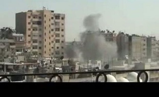 Des combats meurtriers ont opposé lundi soldats et rebelles en Syrie malgré la détermination affichée par le président Bachar al-Assad de mettre fin "à n'importe quel prix" à la crise, qui a été au menu d'un sommet entre la Russie, son principal allié, et l'Union européenne.