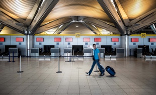 L'aéroport de Lyon transporte 8,5 millions de passagers par an.