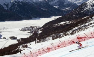 L'Américaine Lindsey Vonn a entamé le long week-end à St-Moritz par une victoire vendredi en super-combiné, la 48e de sa carrière en Coupe du monde de ski alpin, avant la descente du lendemain et un autre super-combiné dimanche dont elle sera l'évidente favorite