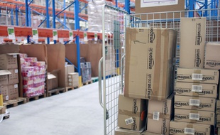 Amazon devra reclasser des employés du site de Saran dans la convention collective nationale commerce détail non alimentaire.