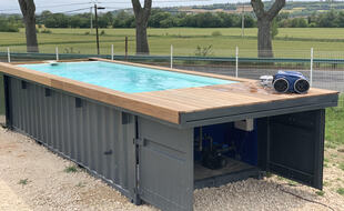 Une piscine fabriquée par la société toulousaine Soniga à partir de containers maritimes recyclés.