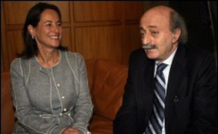 La candidate socialiste à l'élection présidentielle de 2007 en France, Ségolène Royal, est arrivée jeudi au Liban pour une visite de deux jours, son premier déplacement à l'étranger depuis son investiture.