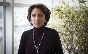 Marisol Touraine, ministre des Affaires sociales et de la Santé dans son bureau à Paris le 17 octobre 2012.