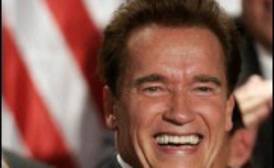 Le gouverneur républicain de Californie (ouest) Arnold Schwarzenegger doit être investi vendredi pour quatre années supplémentaires à la tête de l'Etat, avec l'objectif de transformer son second et dernier mandat en modèle de rassemblement avec les démocrates.