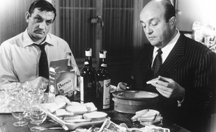 Monsieur Fernand, le Montalbanais, et Raoul Volfoni dans la scène culte de la cuisine.