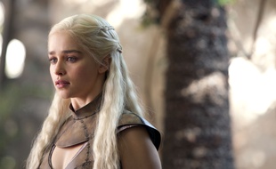 Emilia Clarke est «Khaleesi», la Reine des dragons dans la série Game of Thrones.