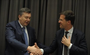 L'Ukraine et le groupe anglo-néerlandais Shell ont signé jeudi à Davos un important contrat de production de gaz de schiste qui devrait déboucher sur un investissement de plus de 10 milliards de dollars.