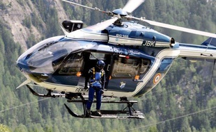 Neuf alpinistes britanniques, allemands, espagnols et suisse ont péri jeudi dans le massif du Mont-Blanc, dans la pire tragédie survenue dans les Alpes françaises ces dix dernières années.