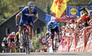 Julian Alaphilippe lors de sa victoire à la Flèche Wallonne en 2018.