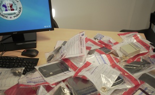 De nombreux téléphones, et tablettes ont été saisis ans le cadre de l'opération de démantèlement du réseau de recel.