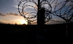 Des barbelés à Guantanamo le 9 avril 2014