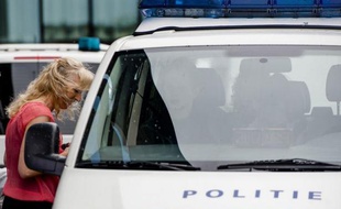 Six adolescents et un adulte ont été reconnus coupables lundi d'avoir battu à mort un arbitre de touche à l'issue d'une rencontre de football amateur aux Pays-Bas, plus de six mois après les faits ayant profondément choqué le pays où le ballon rond rassemble chaque weekend des centaines de milliers de personnes.
