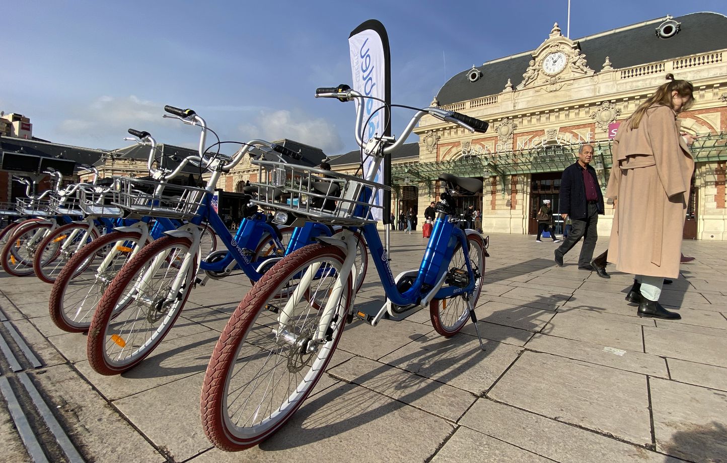 Nice Les velos bleus deviennent electriques et passent en free floating