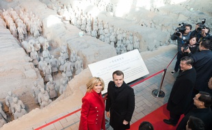 Le président Emmanuel Macron et son épouse Brigitte en visite à Xi An, en Chine, le 8 janvier 2018.