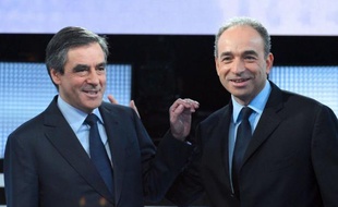 Les prétendants à la présidence de l'UMP, François Fillon et Jean-François Copé, se sont retrouvés jeudi soir pour un débat télévisé -inédit à droite- avec quelques piques mais surtout des échanges d'amabilité et pas d'attaque frontale.