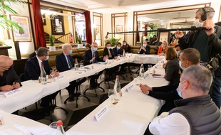 Bruno Le Maire, ministre de l'Economie, et Alain Griset, ministre chargé des Petites et Moyennes Entreprises ont reçu, ce mardi 5 janvier, les représentants des restaurateurs.