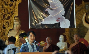 Le parti de l'opposante birmane Aung San Suu Kyi, la Ligue nationale pour la démocratie, a été officiellement reconnu comme légal par la Commission électorale, a indiqué mardi le quotidien officiel New Light of Myanmar.