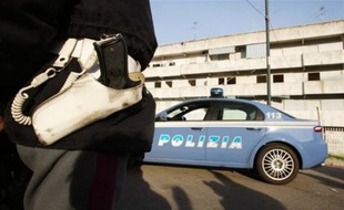 Illustration d'une voiture de police italienne.