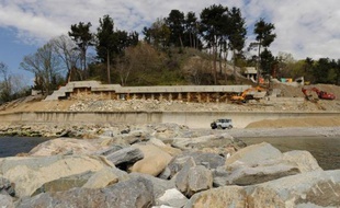 Un militant écologiste russe qui dénonçait les impacts sur l'environnement des travaux de préparation des jeux Olympiques d'hiver de Sotchi a été condamné vendredi à trois ans de camp pour atteinte aux biens.