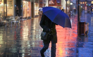 Illustration sous la pluie.