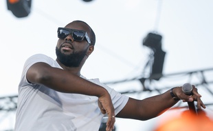 Le bateau loué par le chanteur Maître Gims a pris feu au large de la Corse.