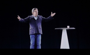 Jean-Luc Mélenchon, en hologramme, à un meeting à Grenoble le 18 avril 2017.