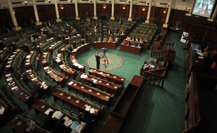 Des membres du Parlement tunisien pendant une session, le 7 avril 2014.
