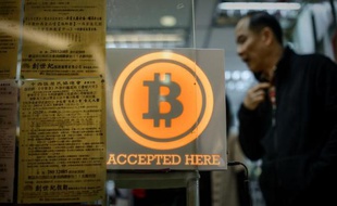 La plateforme d'échange de bitcoin MtGox s'est placée vendredi sous la protection de la loi sur les faillites au Japon, évoquant la perte d'un demi-milliard de dollars en monnaie virtuelle qui pourrait lui avoir été volé.