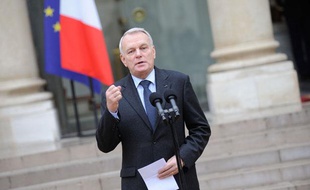 Jean-Marc Ayrault à la sortie du Conseil des ministres le 3 janvier 2012.